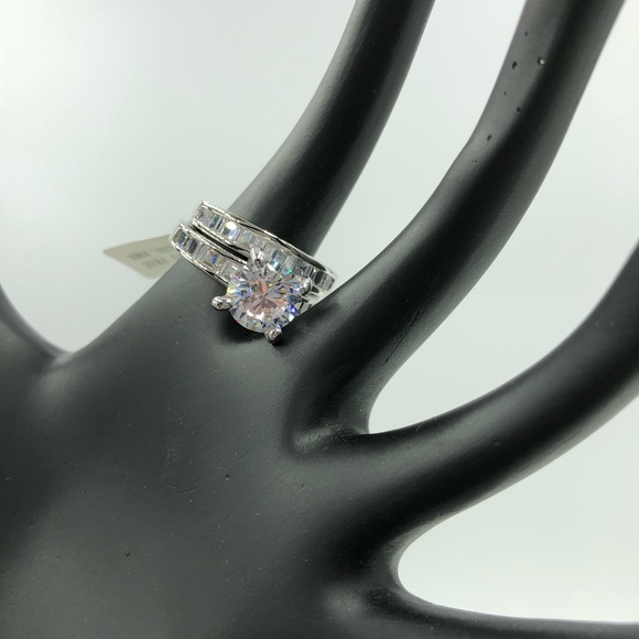 Gorgeous Wedding Ring Set Size 7 NWT - Picture 5 of 8